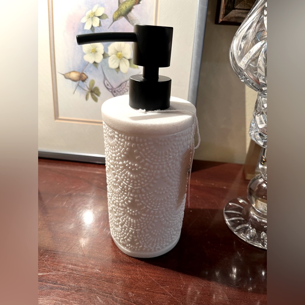 Mind On Design White Resin 3-D Carved Pattern Soap/Lotion Dispenser w Black Pump